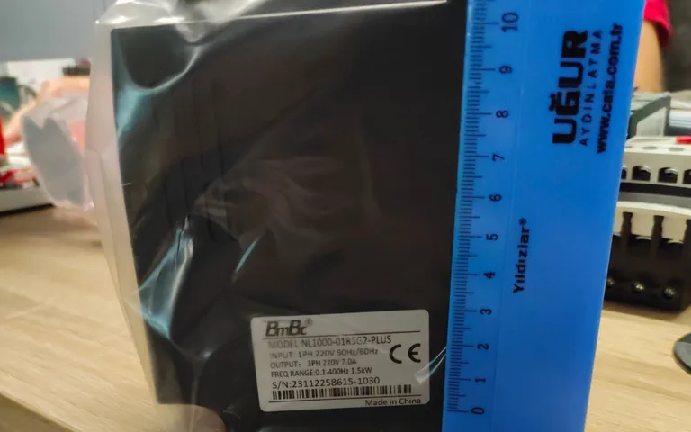 Drive nameplate and external dimensions being checked
