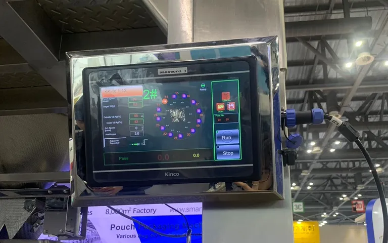 Operator interface showing a machine graphic and setpoints on a production line