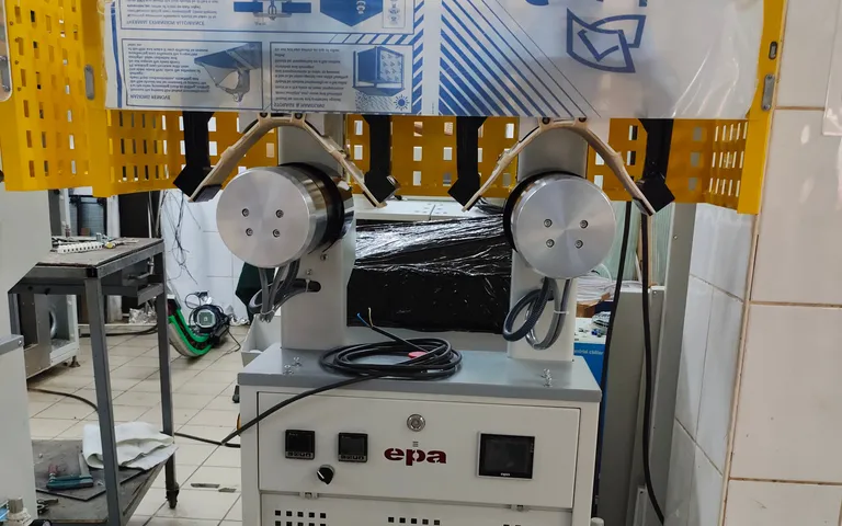 Fusing machine with heated rollers and a conveyor on a garment line