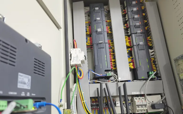 Gateway wired inside a control cabinet