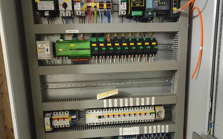 Heating system control cabinet with a drive, breakers and terminal rails