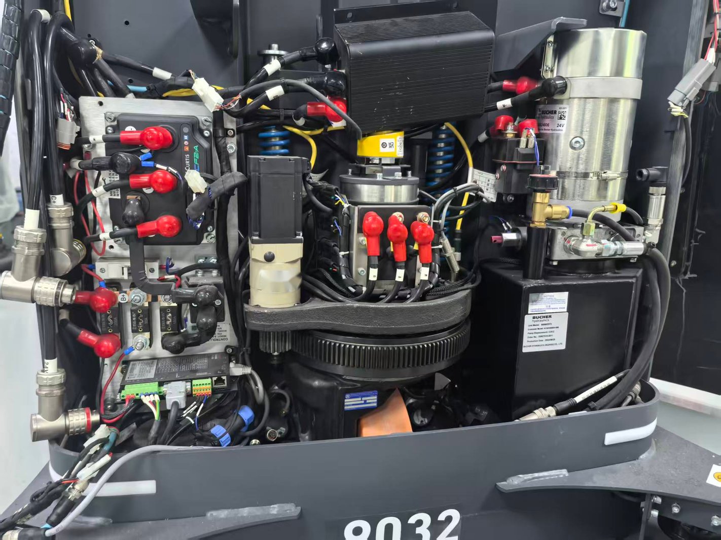 Kinco KD210 integrated controller and SMC servo motor for autonomous forklift traction, pump, and steering control